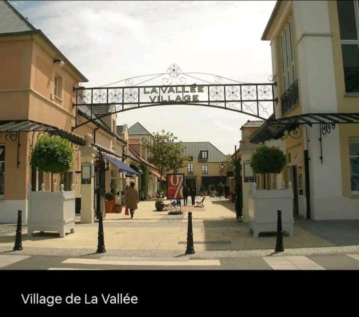 Appartement 2 Pieces 5Min Gare Val D'Europe Parking Inclus Montévrain Exteriér fotografie